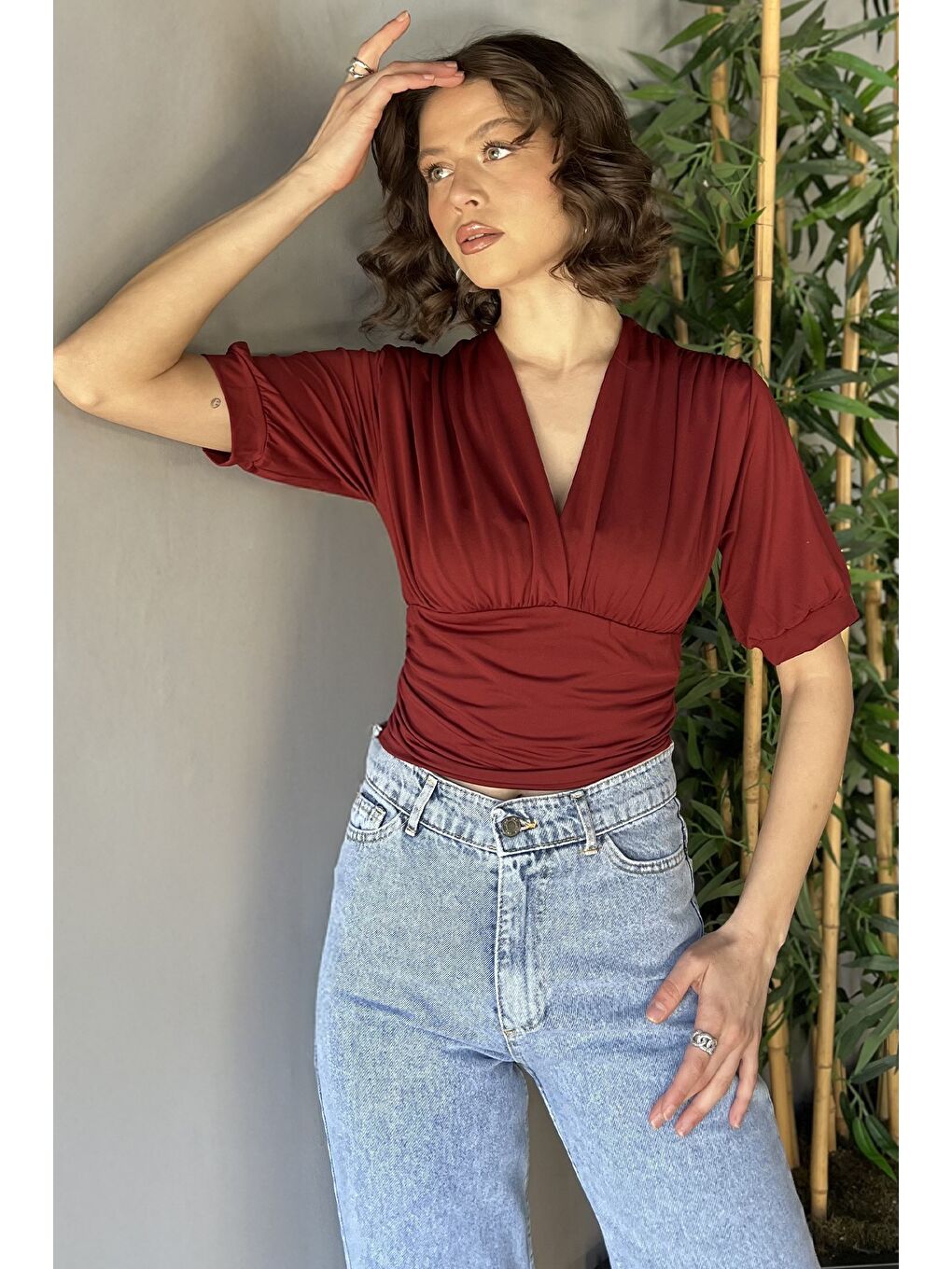 Bordo Kadın V Yaka Büzgü Detaylı Crop Top Bluz-1