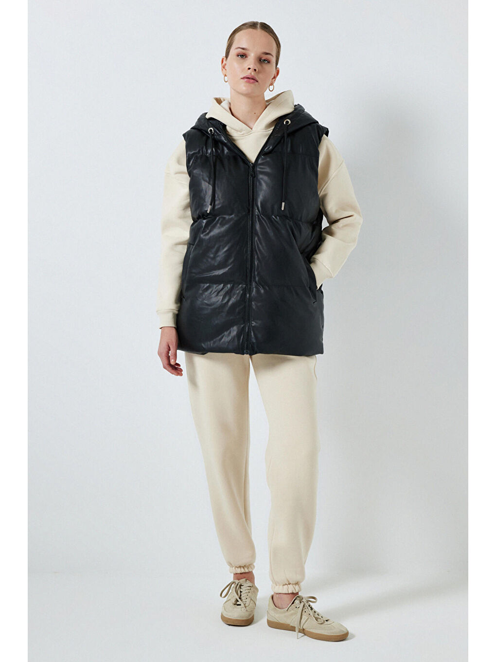 Siyah Kapüşonlu Şişme Deri Yelek-1