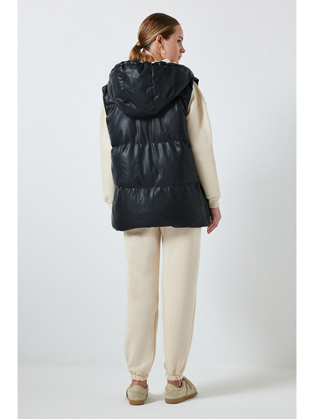 Siyah Kapüşonlu Şişme Deri Yelek-2