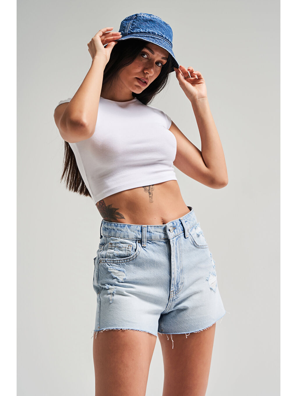 Mavi Kadın Snow Jean Rengi 10s5 3 Mini Boy Yırtık Detaylı Püsküllü Paça  100 Pamuk Denim Şort