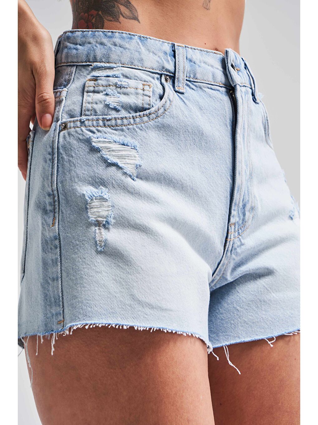 Mavi Kadın Snow Jean Rengi 10s5 3 Mini Boy Yırtık Detaylı Püsküllü Paça  100 Pamuk Denim Şort-1