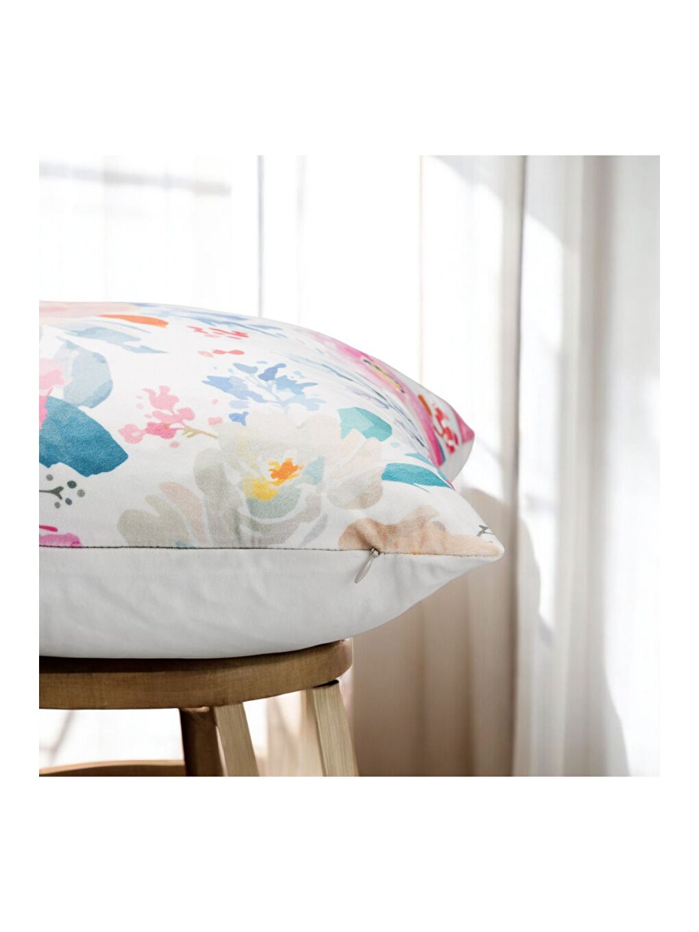 Pembe Çiçek Yaz Desen Dekoratif Kırlent Kılıfı 43x43-1