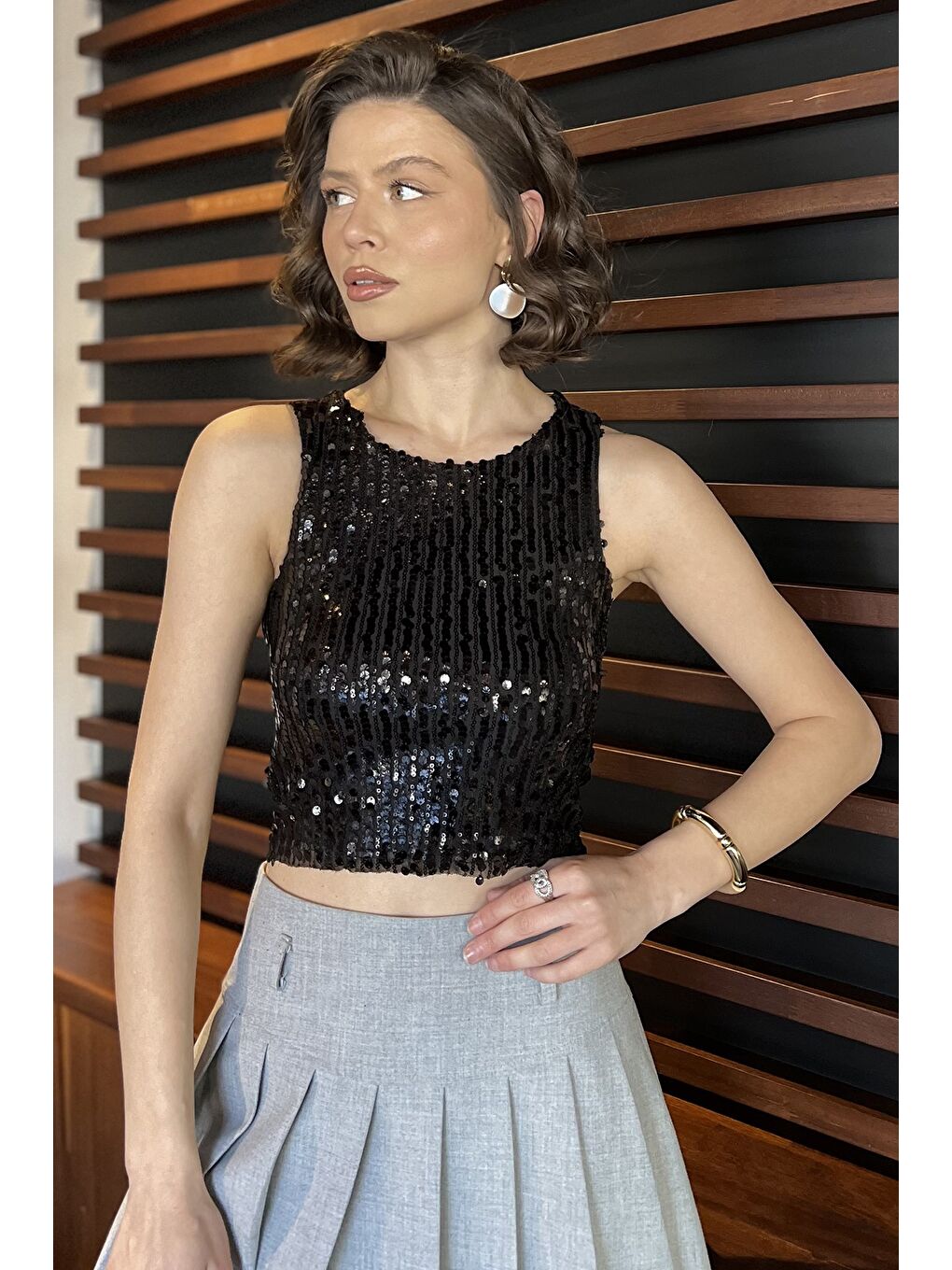 Siyah Kadın Pul Payetli Sıfır Kol Bluz