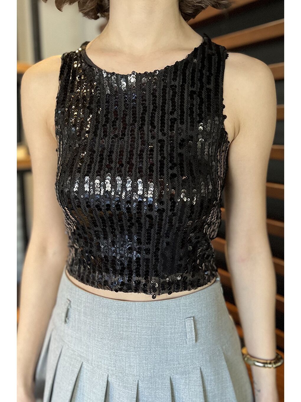 Siyah Kadın Pul Payetli Sıfır Kol Bluz-3