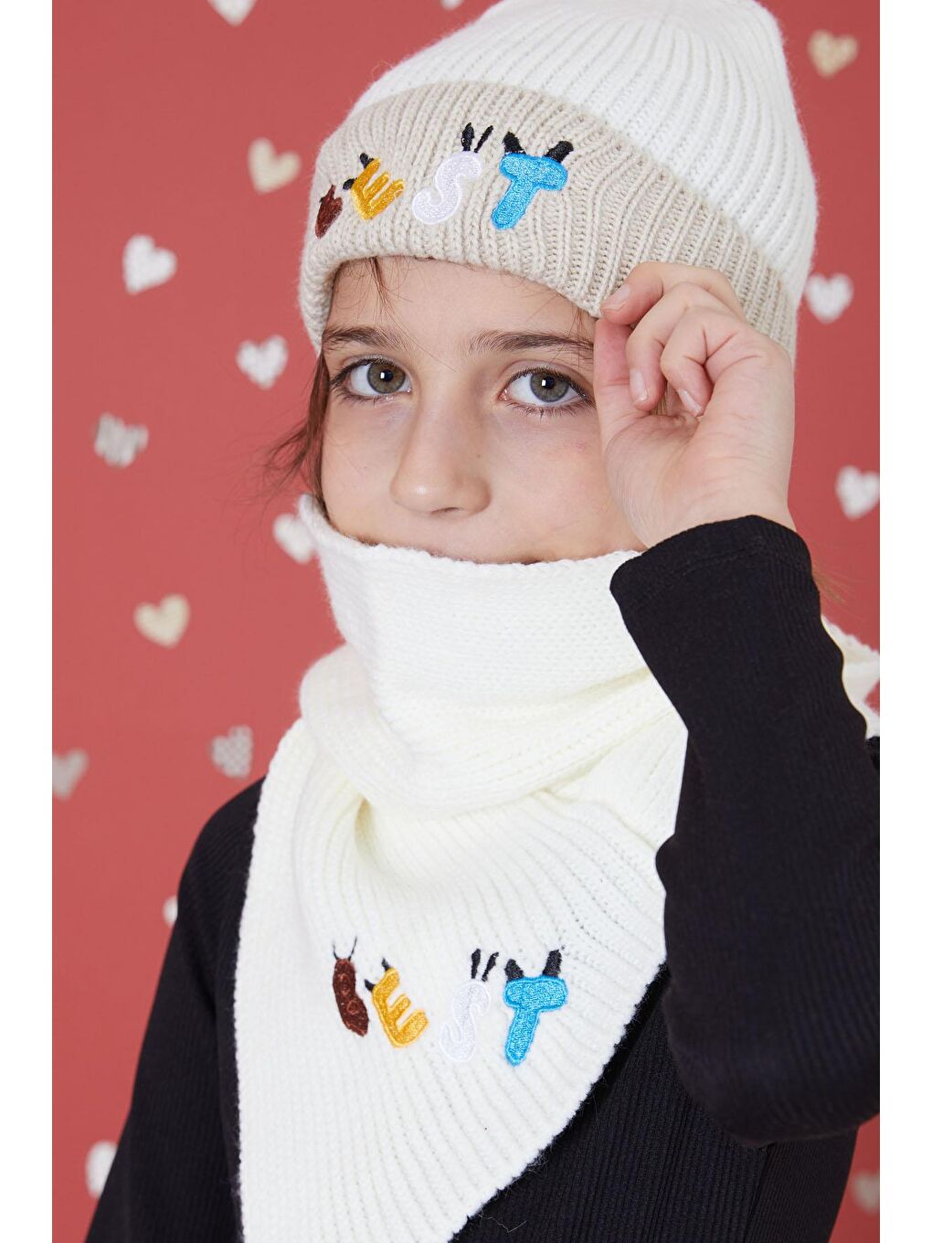 Ekru Yazı Nakışlı Ponponlu Kız Çocuk Atkı Bere Seti 17287-1