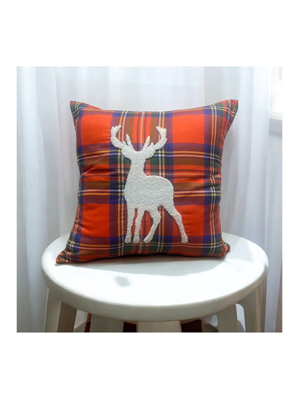 Outlet Yılbaşı Kırlent Kılıfı Kırmızı Ekose Kumaş Beyaz Punch Geyik Desenli Süzene Panç 43x43-1