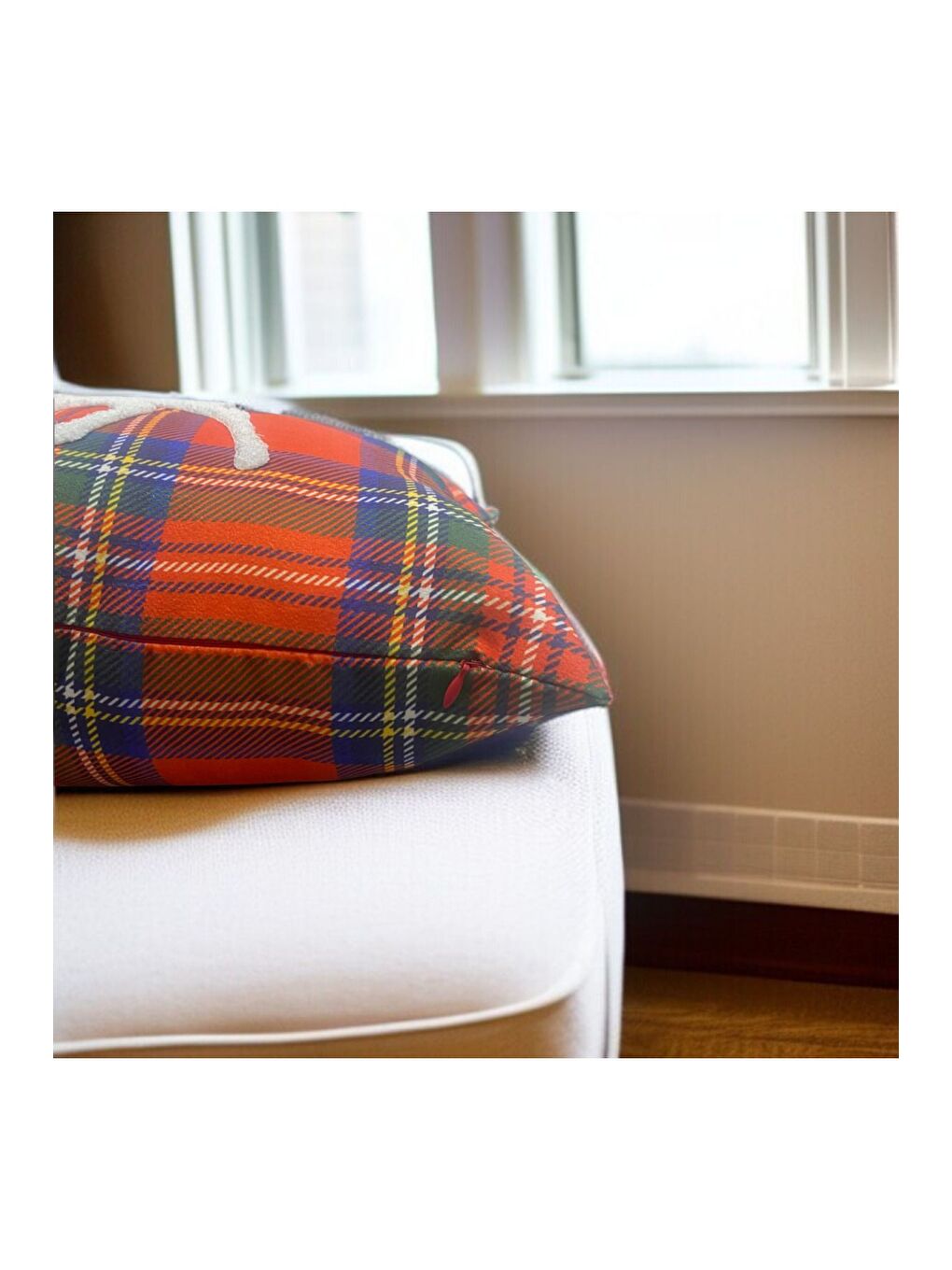 Outlet Yılbaşı Kırlent Kılıfı Kırmızı Ekose Kumaş Beyaz Punch Geyik Desenli Süzene Panç 43x43-2