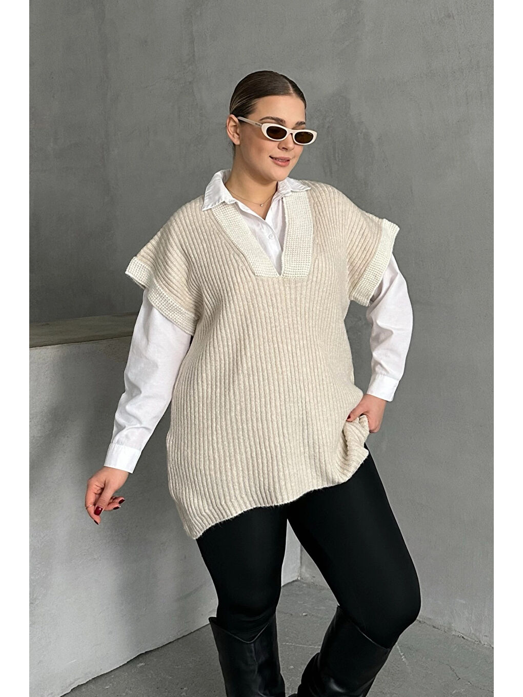 Ekru Büyük Beden V Yaka Kısa Kollu Triko Süveter 302137-1