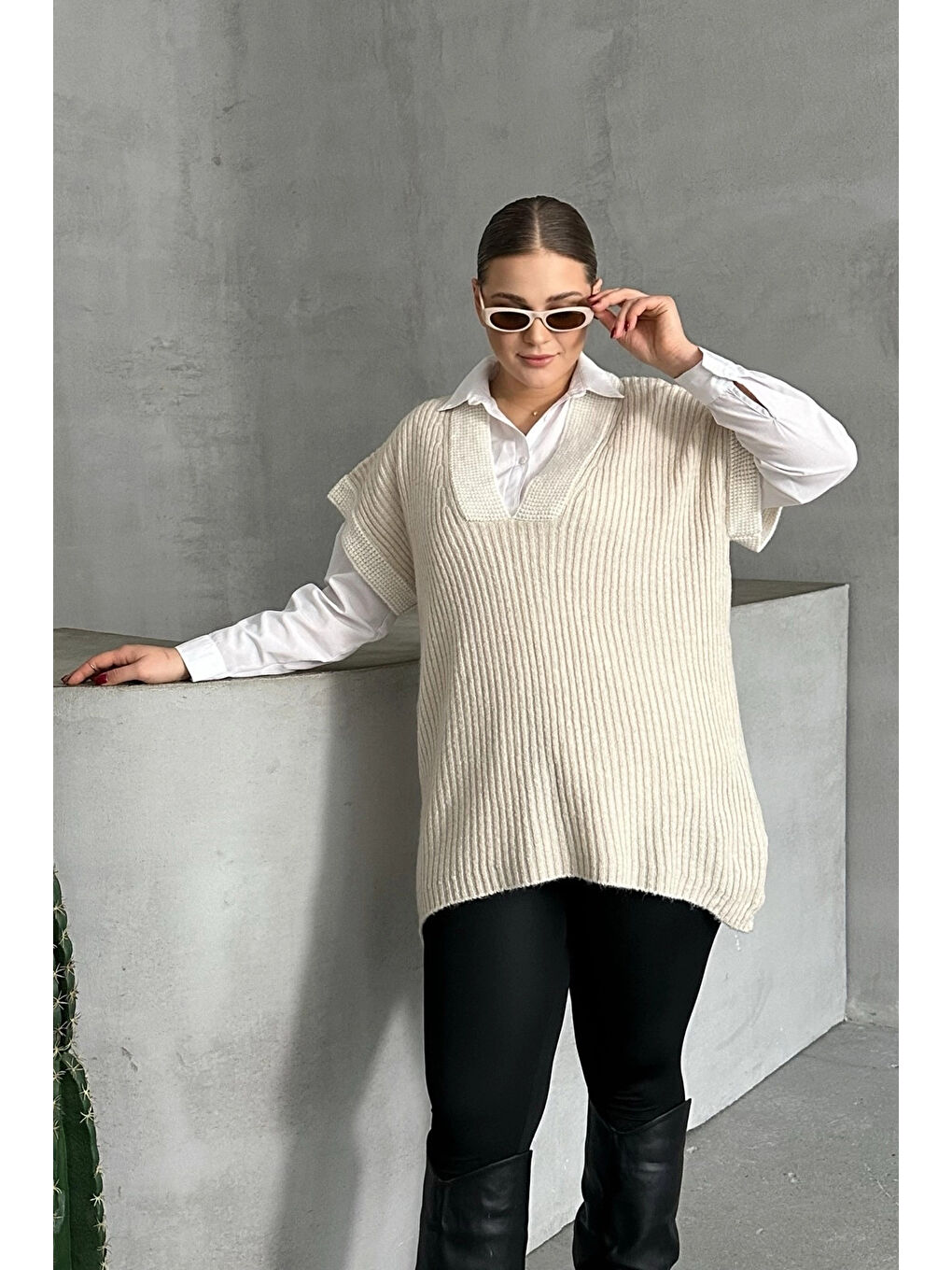 Ekru Büyük Beden V Yaka Kısa Kollu Triko Süveter 302137-3