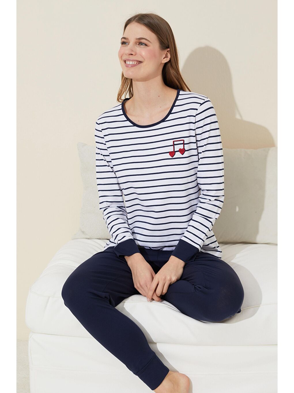 Lacivert Beyaz Çizgi Desenli Nakışlı Pamuklu Örme Pijama Takım 24240085