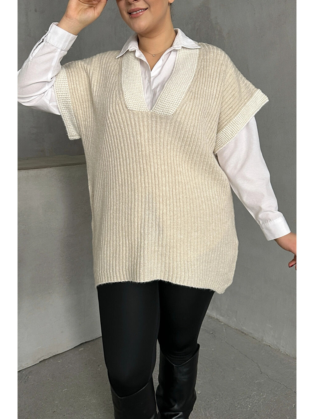 Ekru Büyük Beden V Yaka Kısa Kollu Triko Süveter 302137-4