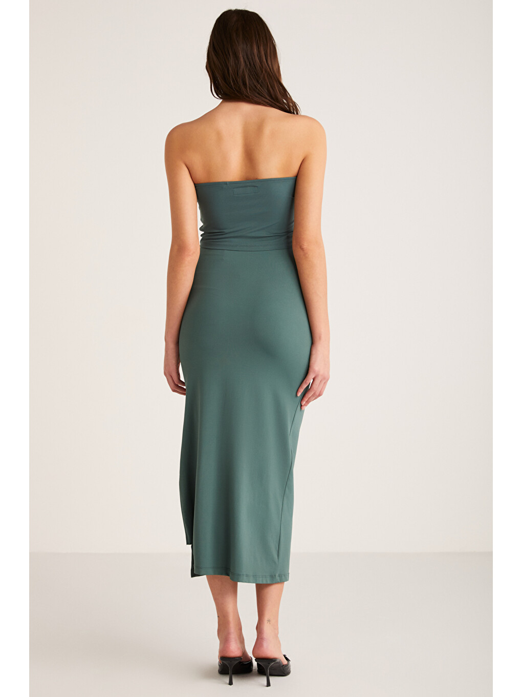 Madıson Kadın Slim Fit Dar Kesim Vücuda Oturan Yırtmaç Detaylı Beli Lastikli Örme Yeşil Etek-5