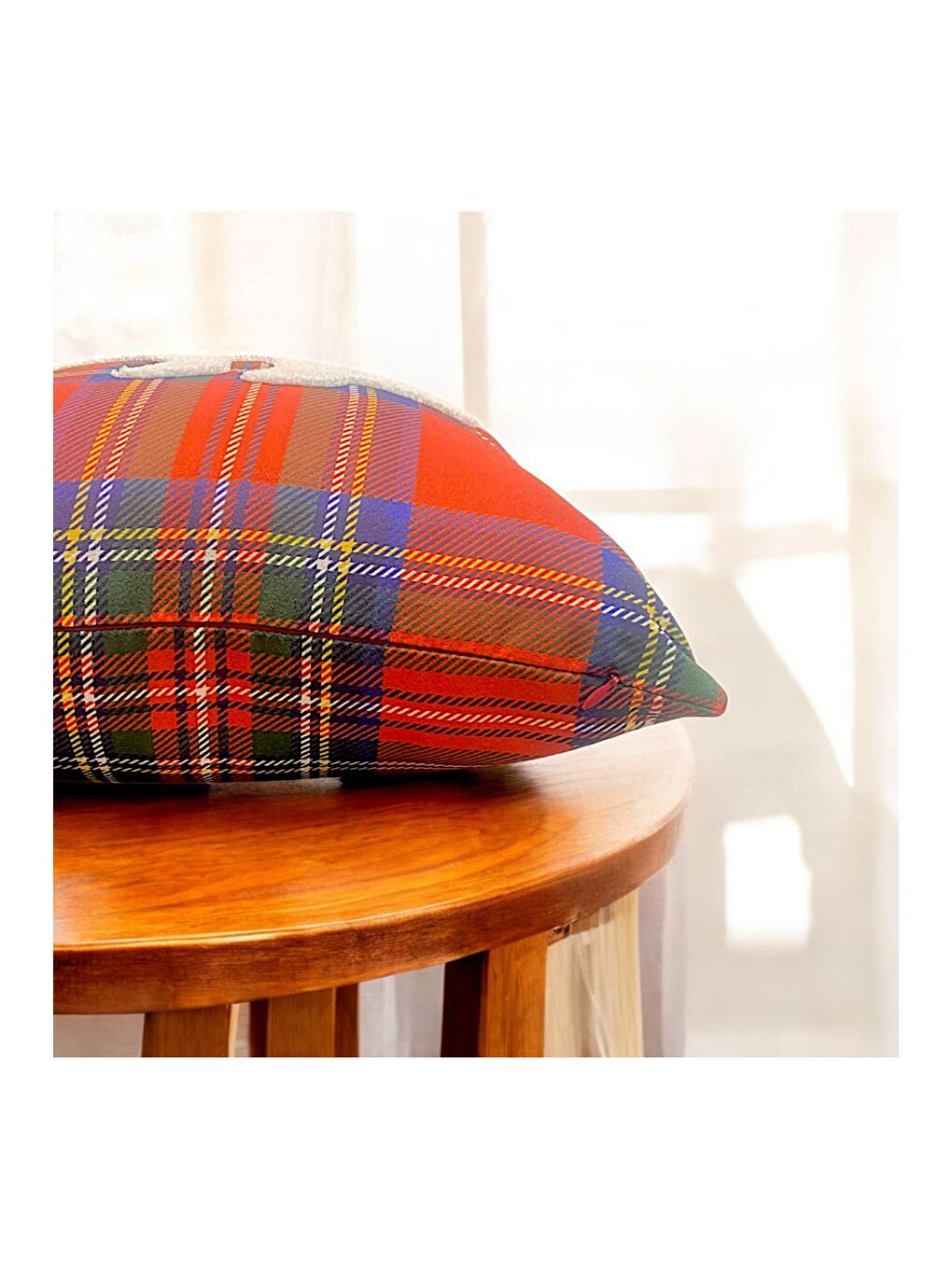 Outlet Yılbaşı Kırlent Kılıfı Kırmızı Ekose Kumaş Beyaz Punch Boz Ayı Desenli Süzene Panç 43x43-2