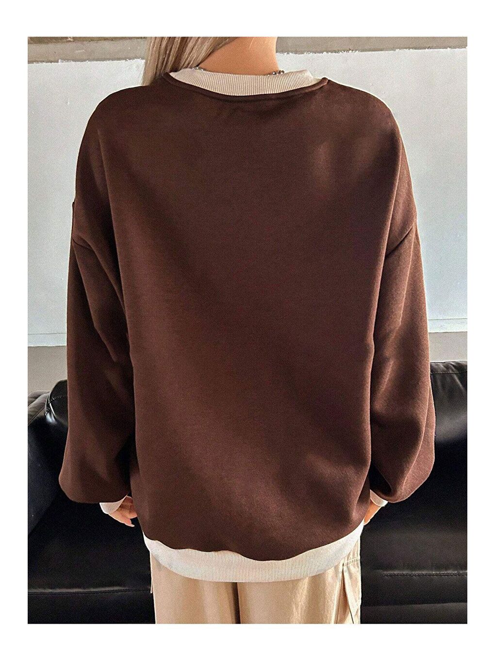 Trendseninle Kahverengi Kadın Kahverengi California Baskılı Bisiklet Yaka Bej Yaka Detay Oversize Sweatshirt - 2