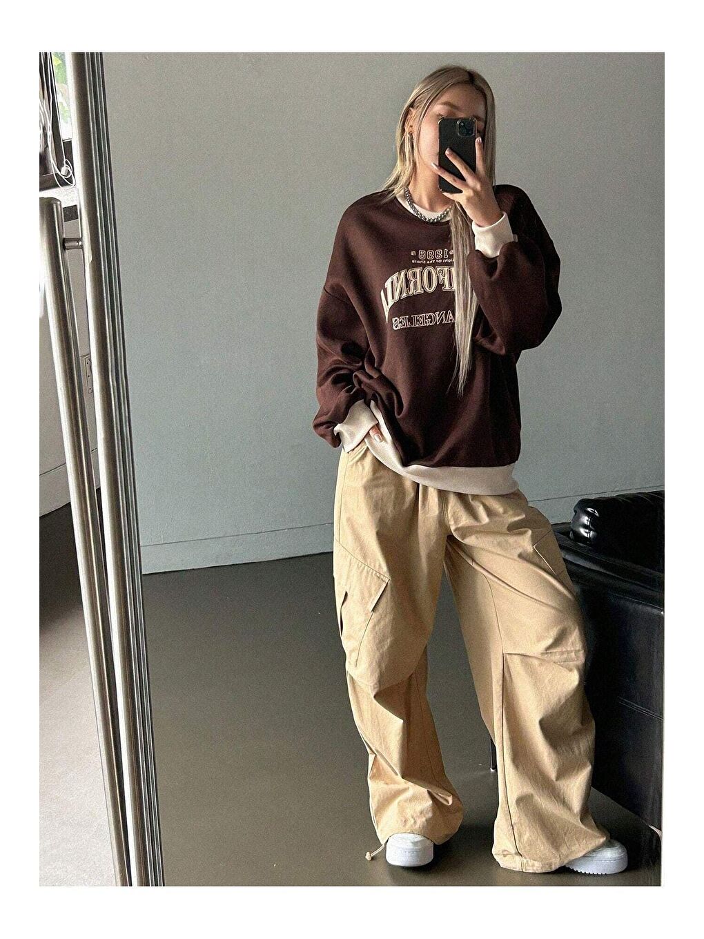 Trendseninle Kahverengi Kadın Kahverengi California Baskılı Bisiklet Yaka Bej Yaka Detay Oversize Sweatshirt - 4