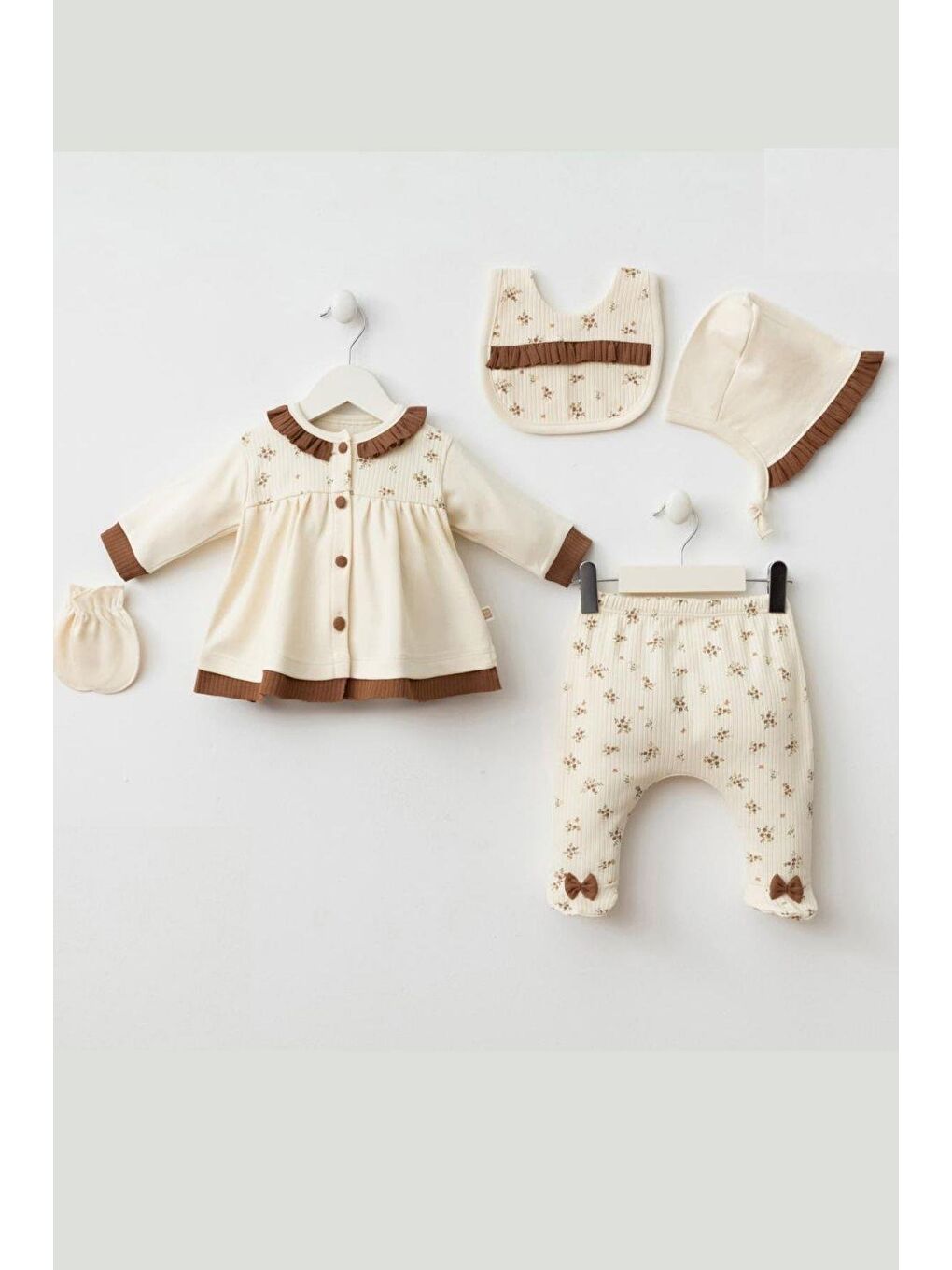 Kahverengi Kız Bebek Çiçek Desenli 5'Li Hastane Çıkışı Zıbın Set