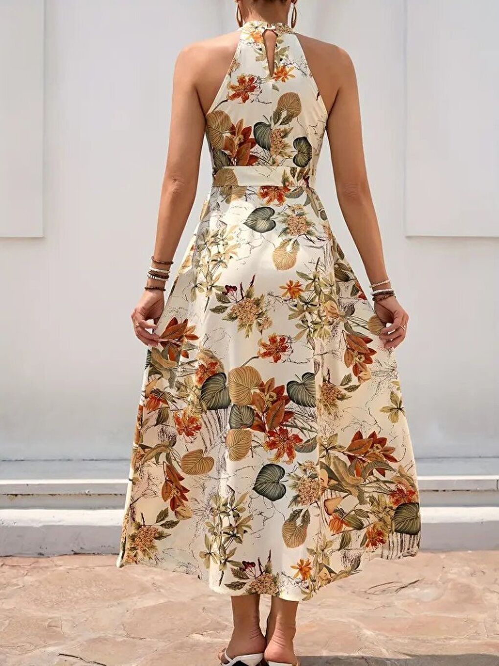 Sarı Kadın Omuzlardan Açık Halter Yakalı Yırtmaçlı çiçek Desenli Süprem Elbise-2