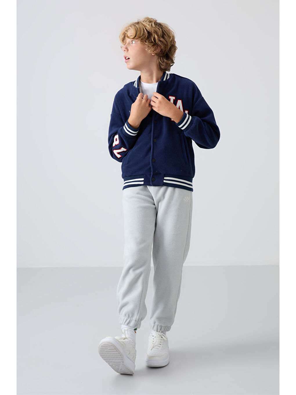 Lacivert Kalın Yumuşak Dokulu Standart Fit Nakışlı Polar Erkek Çocuk Kolej Ceket - 11227-4