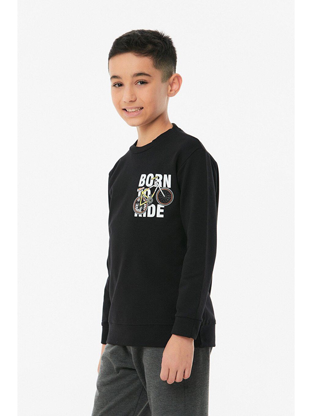 Siyah Baskılı Bisiklet Yaka Erkek Çocuk Sweatshirt-1