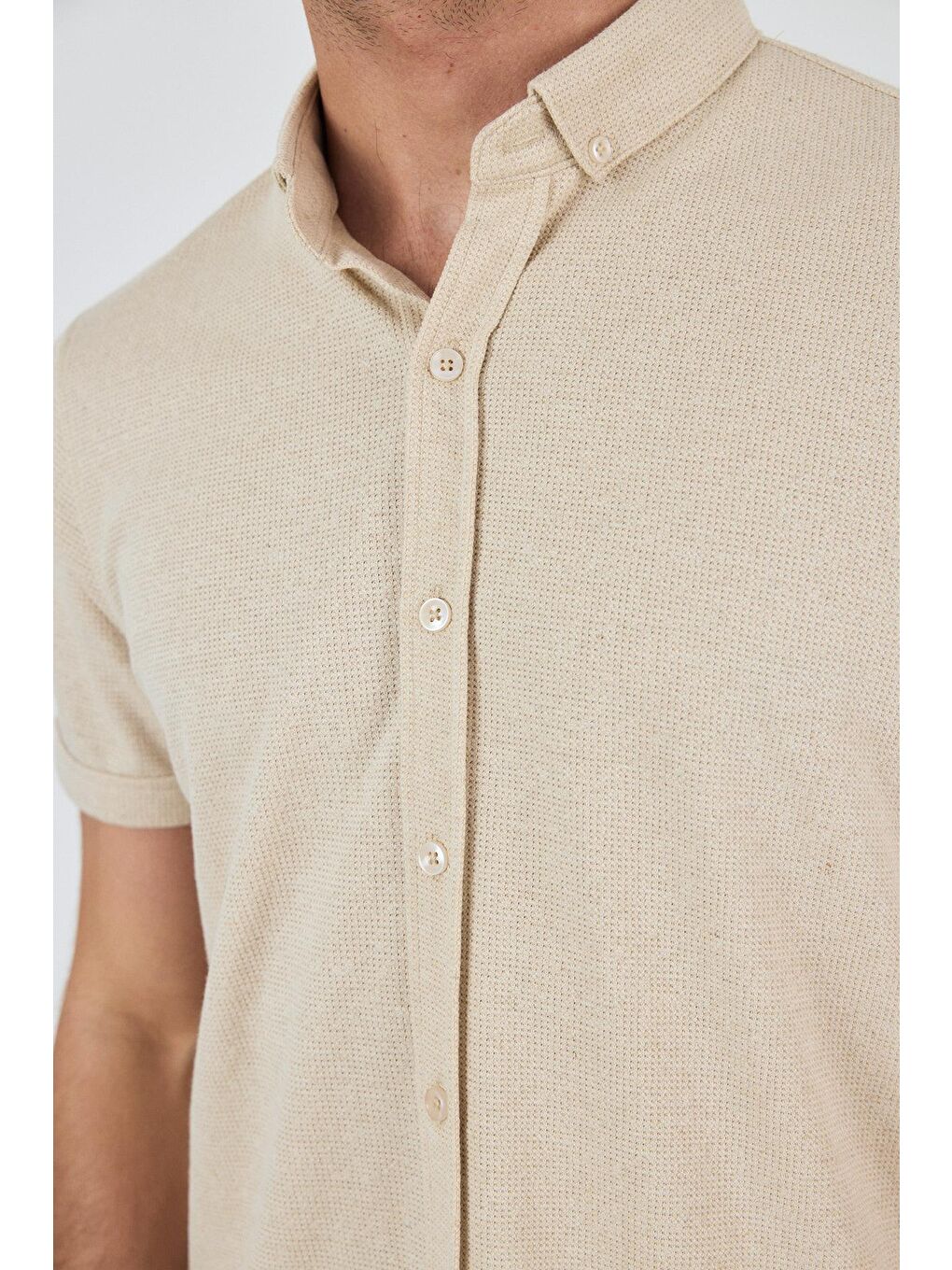 Bej Kısa Kol Düz Örme Düğmeli Yaka Cepsiz Pamuklu Classic Slim Fit Gömlek 1004250155_591-3