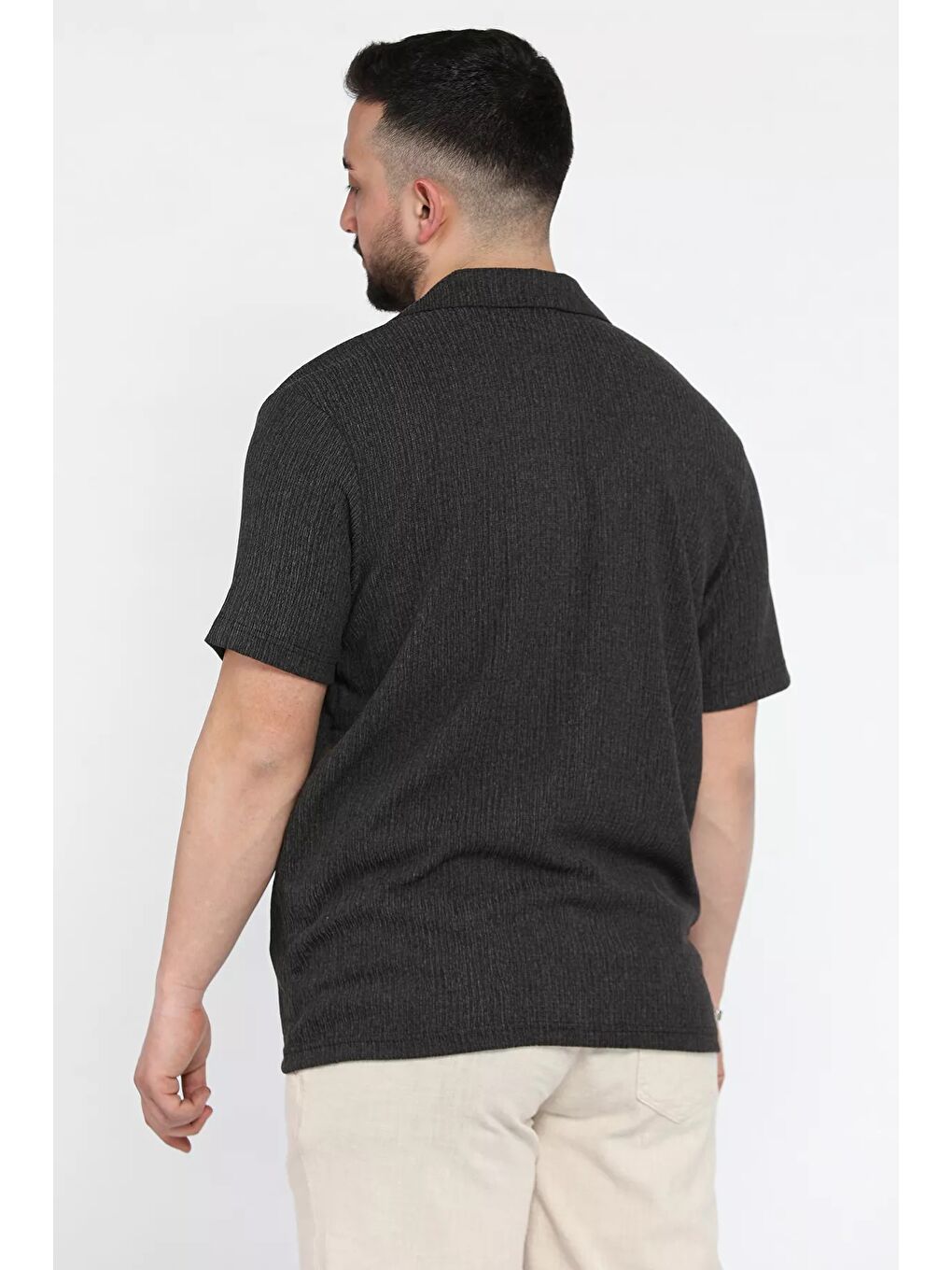 Siyah Apaş Yaka Kısa Kol Erkek Gömlek-2