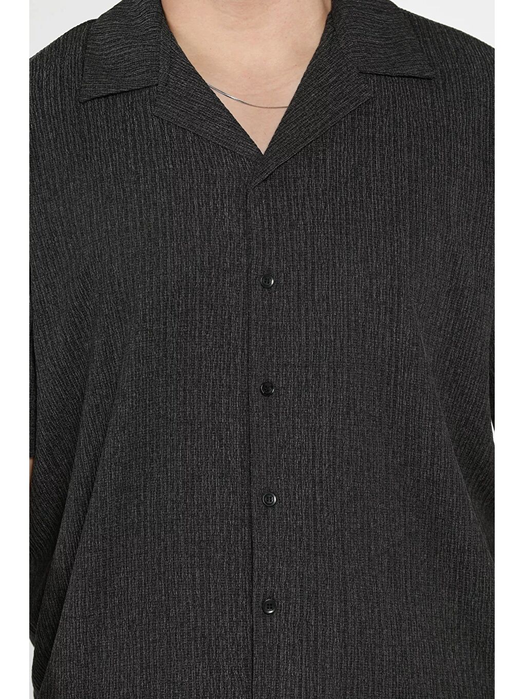 Siyah Apaş Yaka Kısa Kol Erkek Gömlek-3