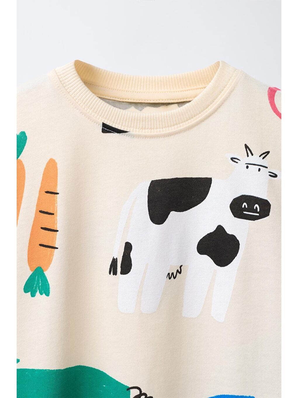 Ekru Unisex Çocuk Pamuklu Krem Çiftlik Desenli T-Shirt Şort Takım - Eğlenceli Yazlık Set-2