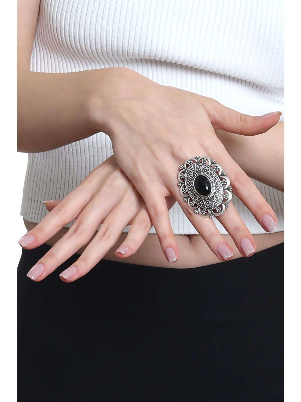 Gri Kadın Antik Gümüş Kaplama Siyah Boncuk Detaylı Çiçek Motifli Yüzük-2