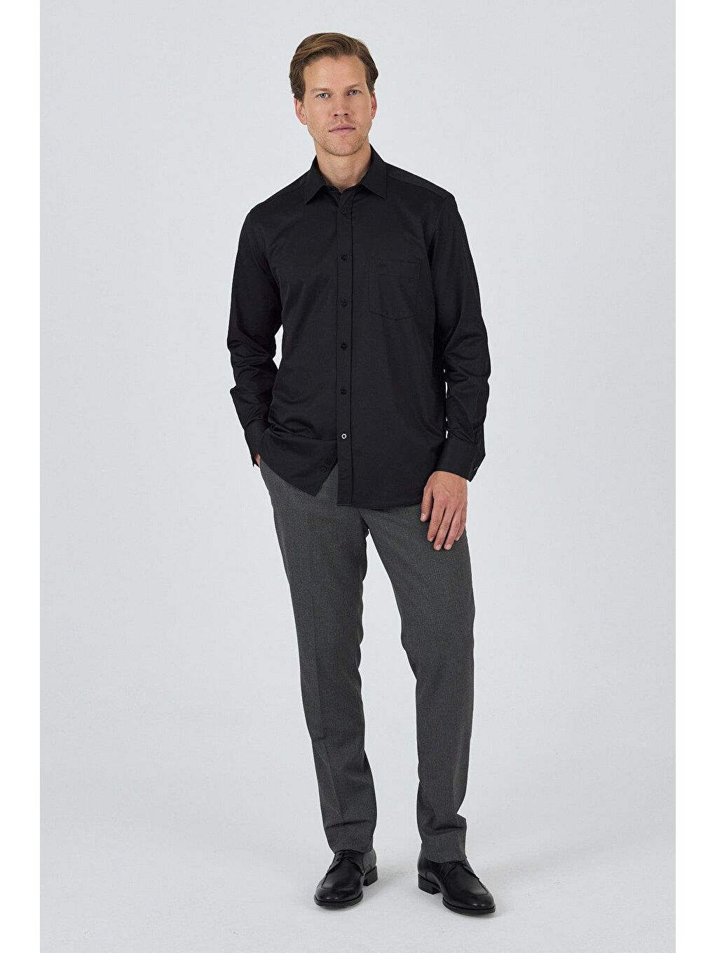 Siyah Uzun Kol Düz Bez Ayağı Sert Yaka Cepli Pamuklu Classic Comfort Fit Gömlek 1004250210