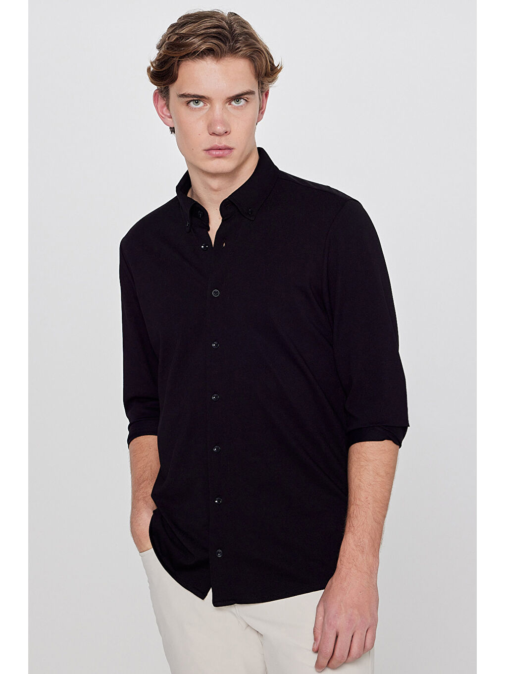 Siyah Pamuklu Slim Fit Dar Kesim Klasik Yaka Örme Gömlek-1