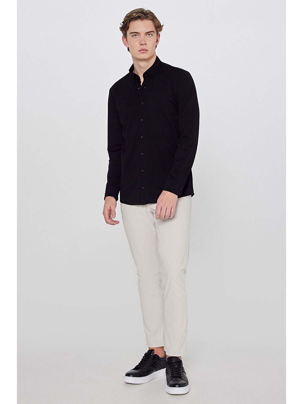 Siyah Pamuklu Slim Fit Dar Kesim Klasik Yaka Örme Gömlek-2