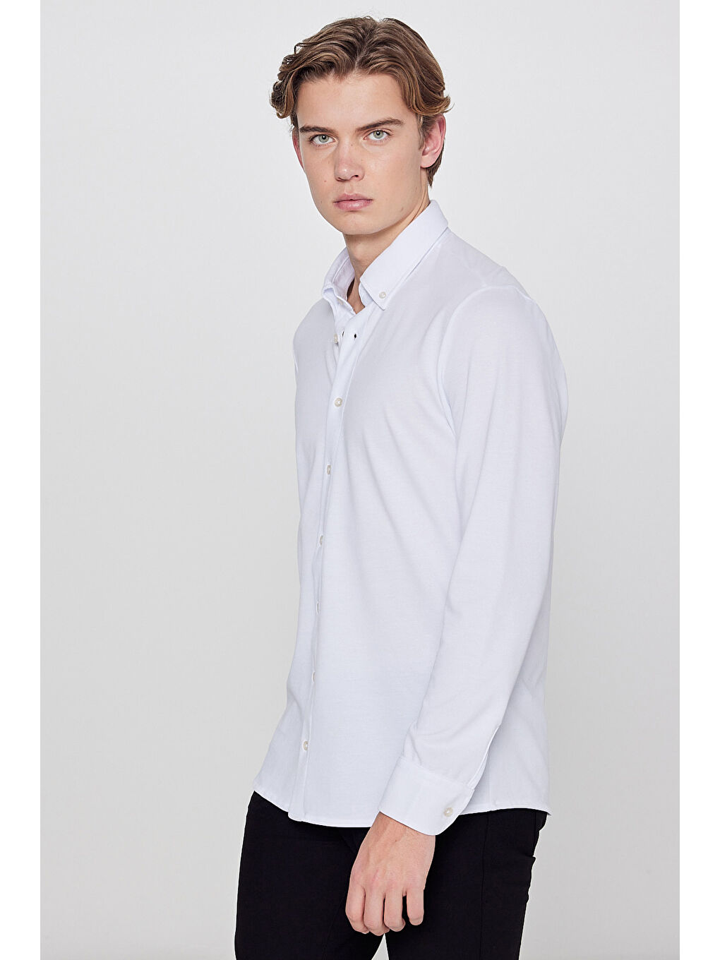 Beyaz Pamuklu Slim Fit Dar Kesim Klasik Yaka Örme Gömlek-1