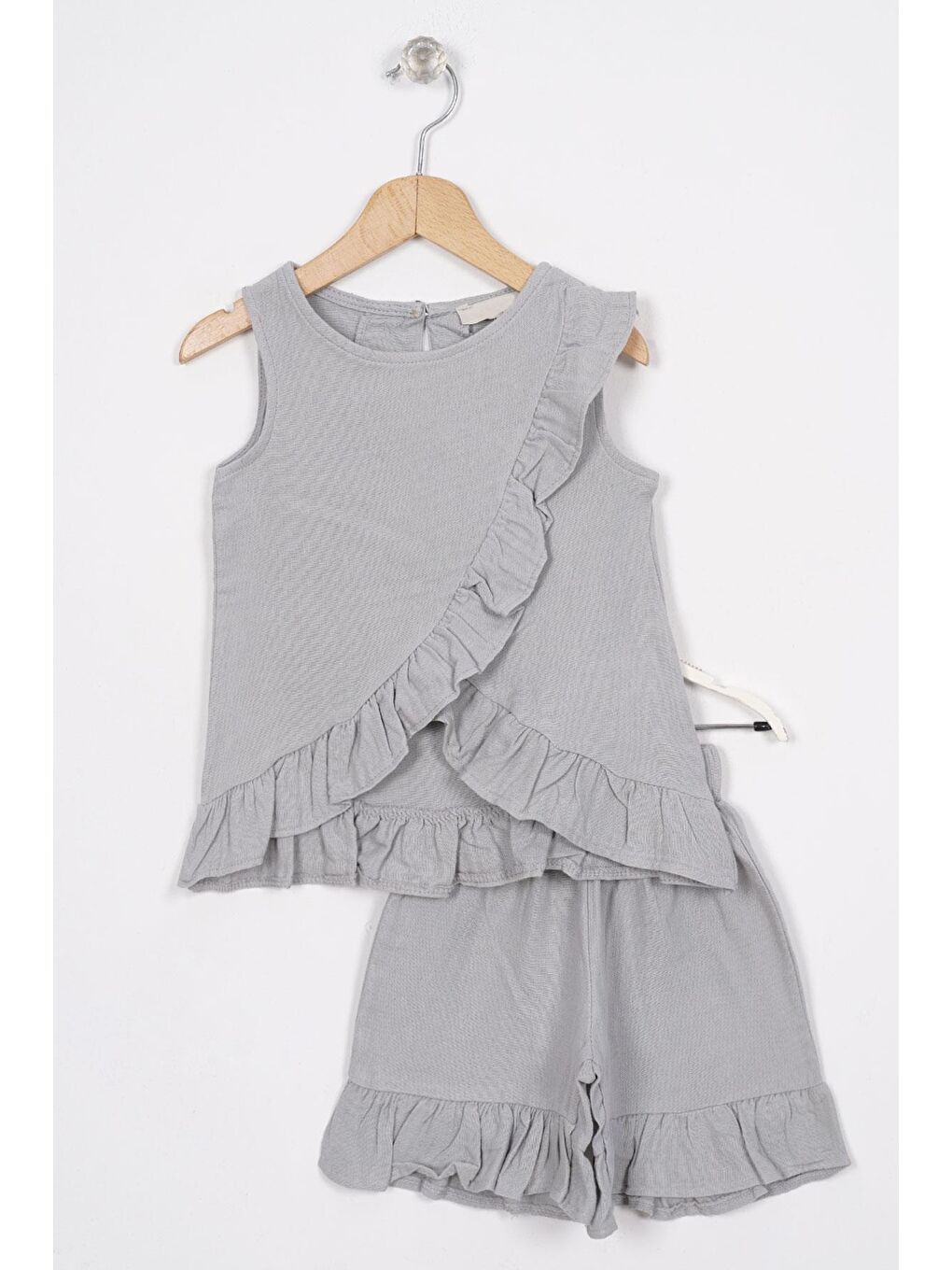 Sıfır Kol Önü Ve Etek Uçları Fırfır Detaylı Gri Renk Kız Çocuk Şortlu Takım