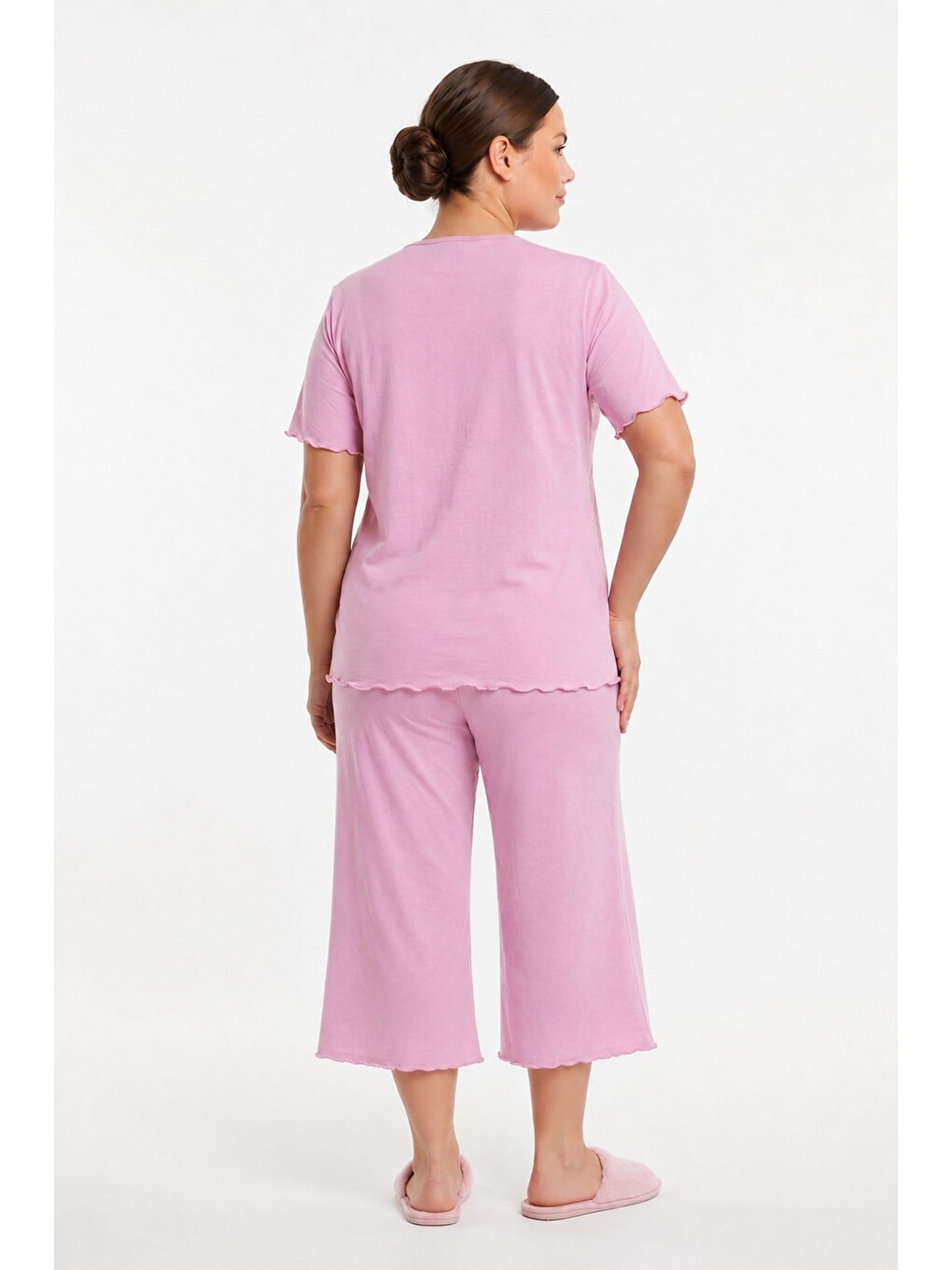 Pembe Kadın Bambu Önü Düğmeli Yaka Dantelli Büyük Beden Kapri Pijama Takımı | Pudra 1000-80-2