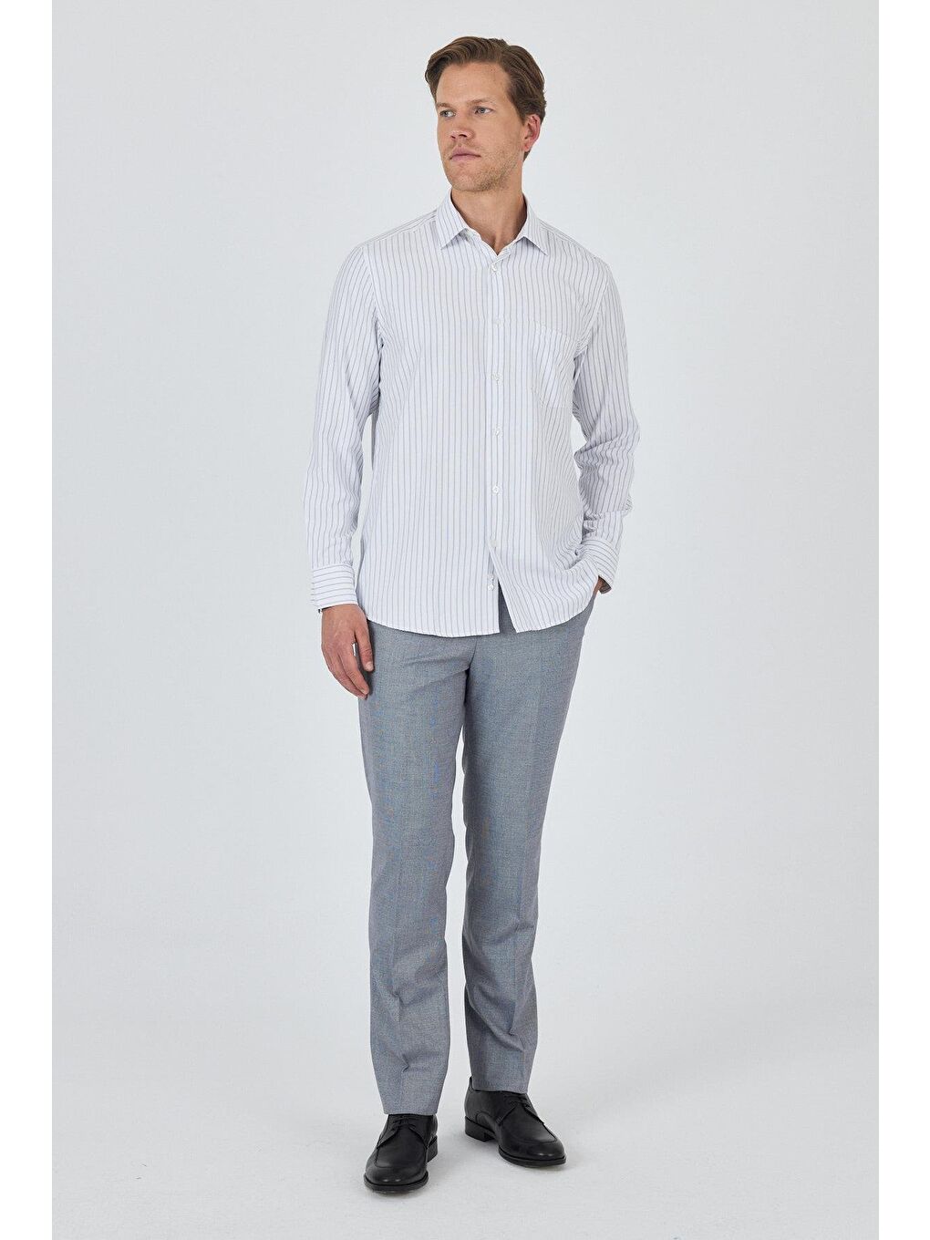 Beyaz Uzun Kol Çizgili Desen Bez Ayağı Sert Yaka Cepli Pamuklu Classic Comfort Fit Gömlek 1004250192-1