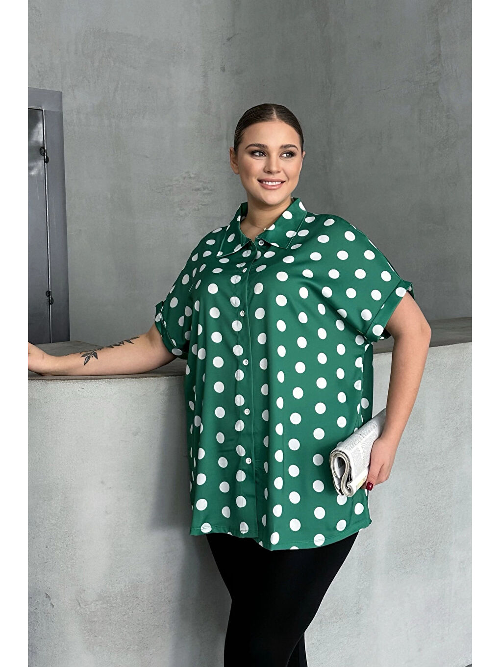 Yeşil Büyük Beden Kısa Kollu Puantiyeli Gömlek 303461-1