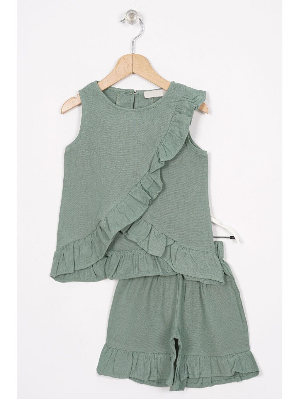 Sıfır Kol Önü Ve Etek Uçları Fırfır Detaylı Çağla Yeşil Renk Kız Çocuk Şortlu Takım