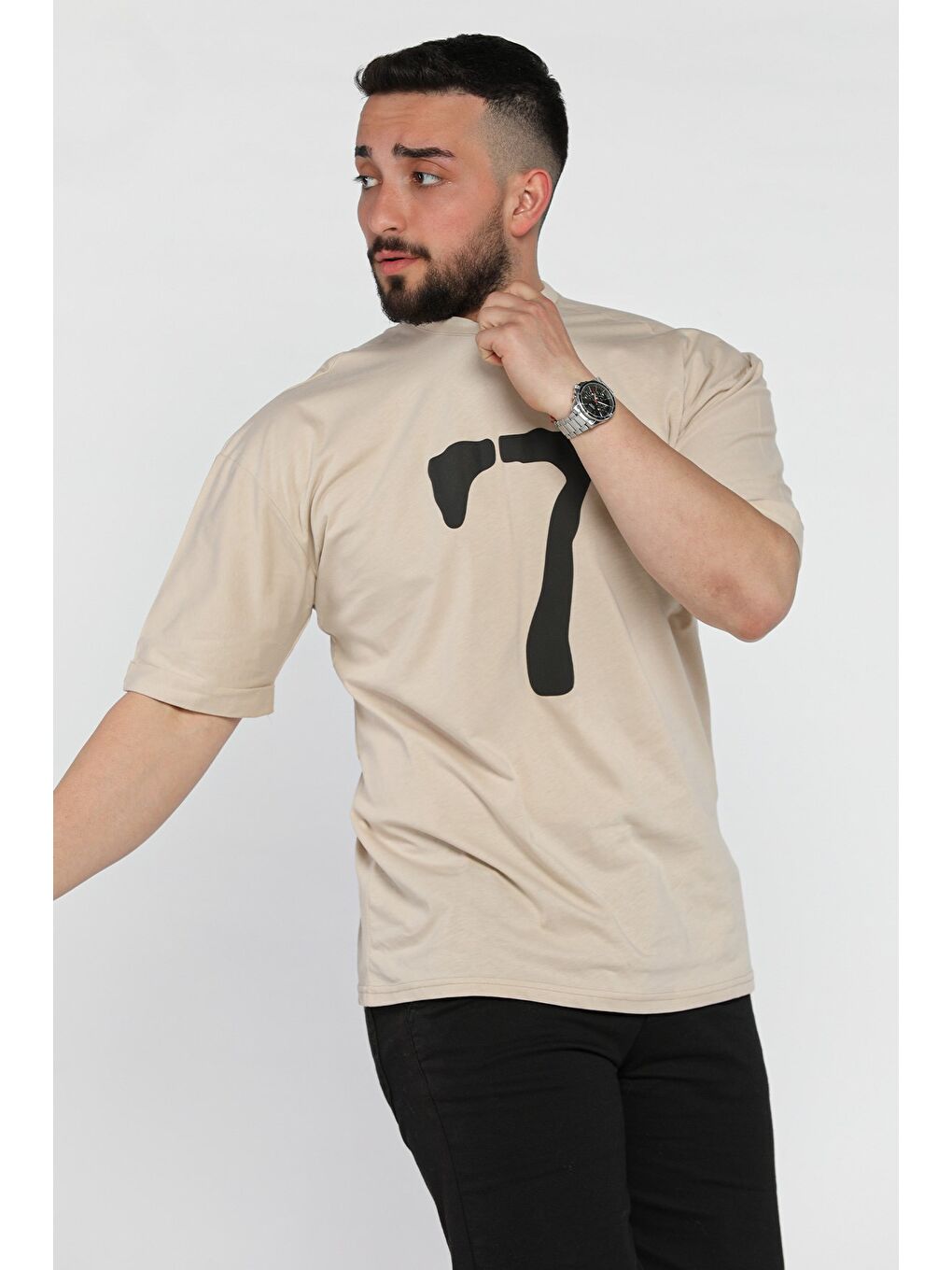 Bej Kol Katlamalı Baskılı Erkek Tişört-1