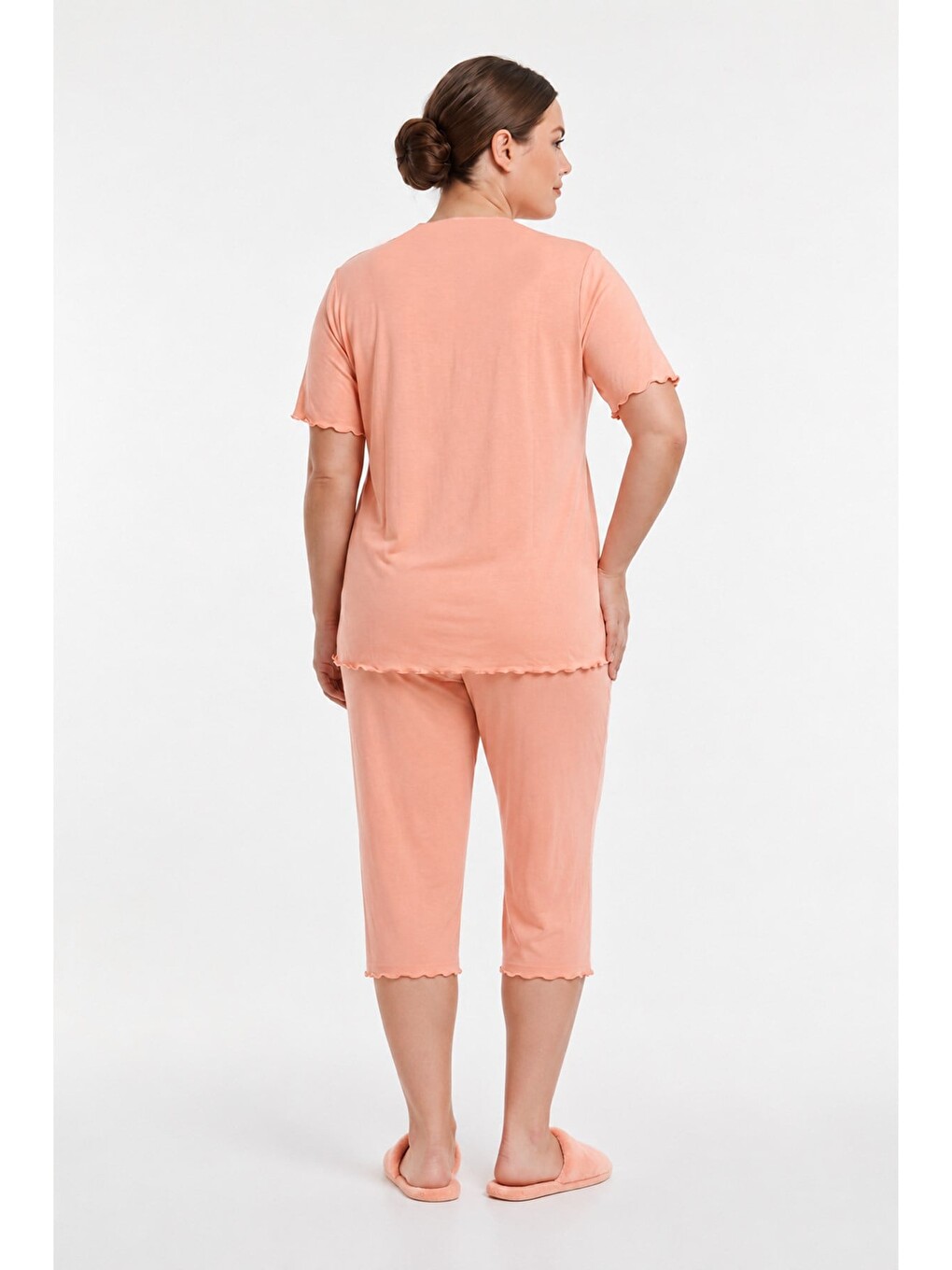 Pembe Kadın Bambu Önü Düğmeli Yaka Dantelli Büyük Beden Kapri Pijama Takımı | Somon 1000-65-2