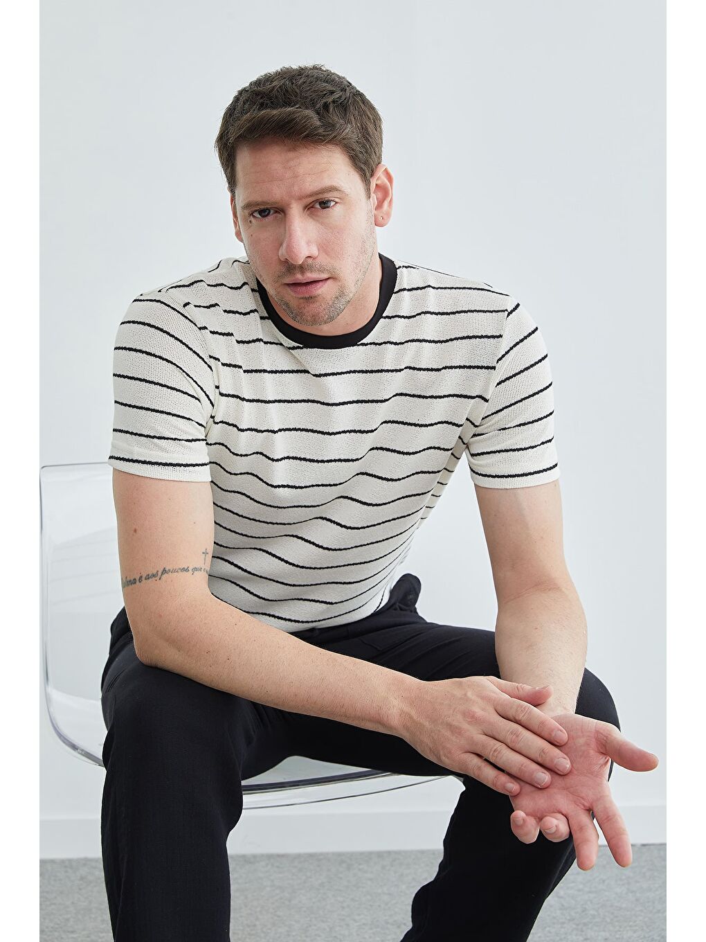 Ekru Çizgili Bisiklet Yaka Triko Tişört-2