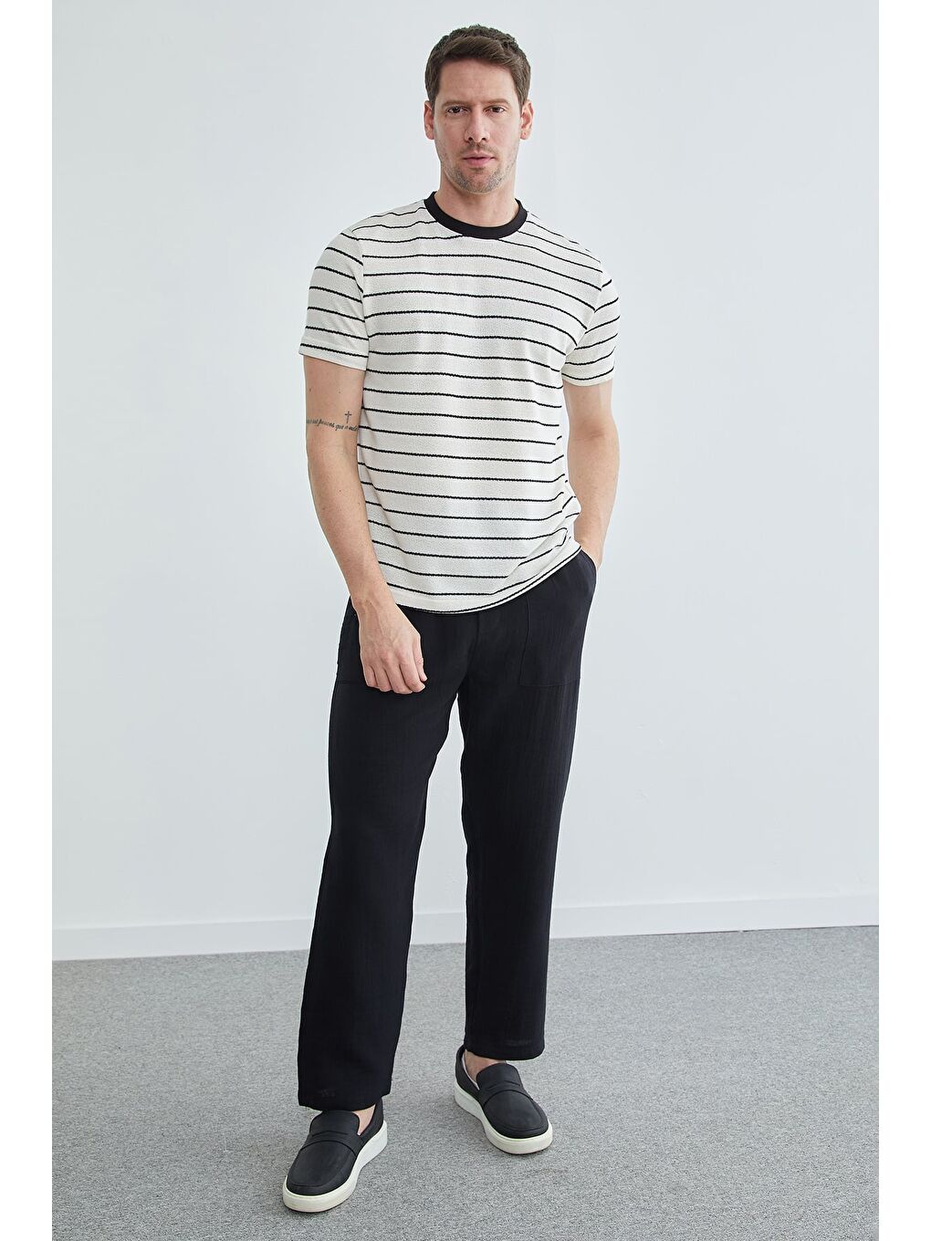 Ekru Çizgili Bisiklet Yaka Triko Tişört-3