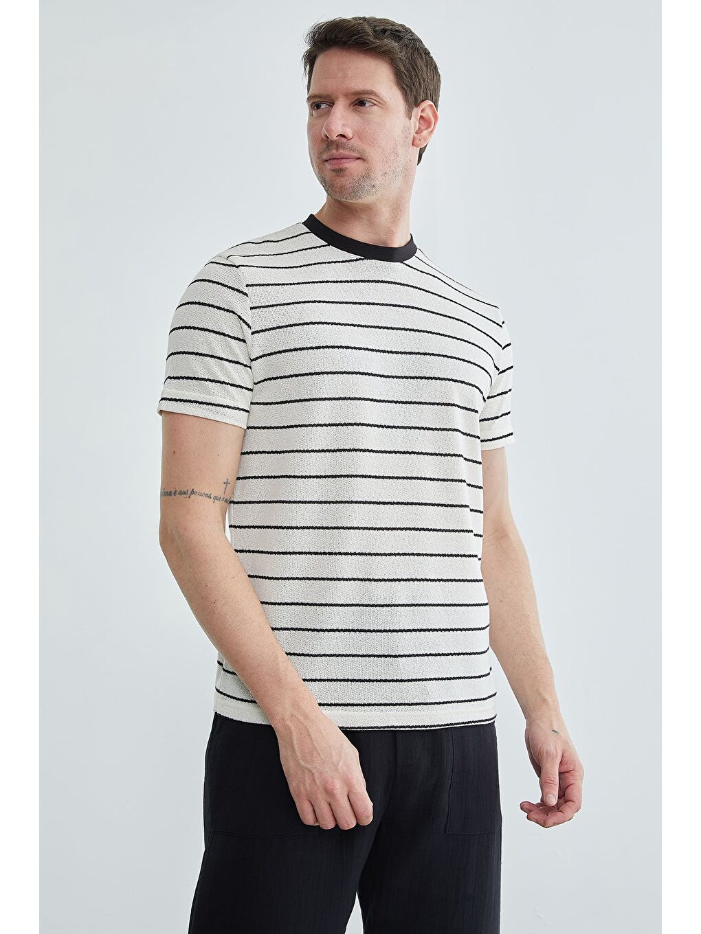 Ekru Çizgili Bisiklet Yaka Triko Tişört-4