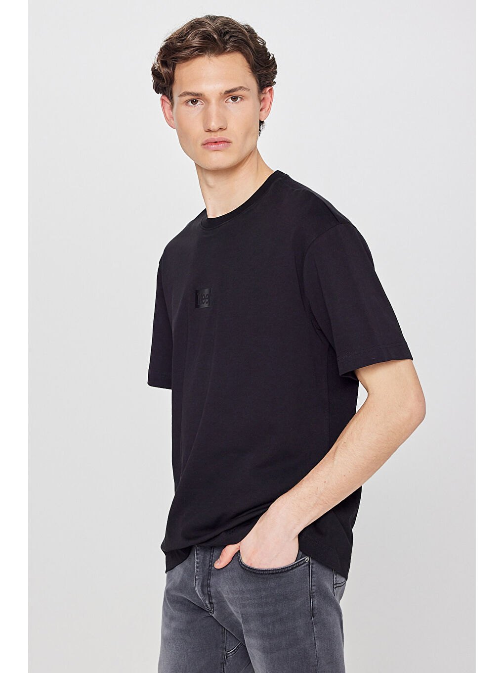 Siyah %100 Pamuk Nefes Alabilir Kumaş Loose Fit Rahat Kesim Logo Detaylı Tişört-1