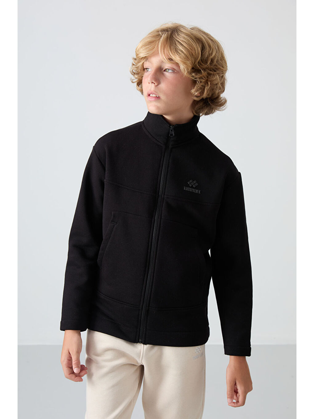 Siyah Pamuklu Kalın İçi Tüylü Yumuşak Dokulu Standart Fit Nakışlı Erkek Çocuk Sweatshirt - 11245-3