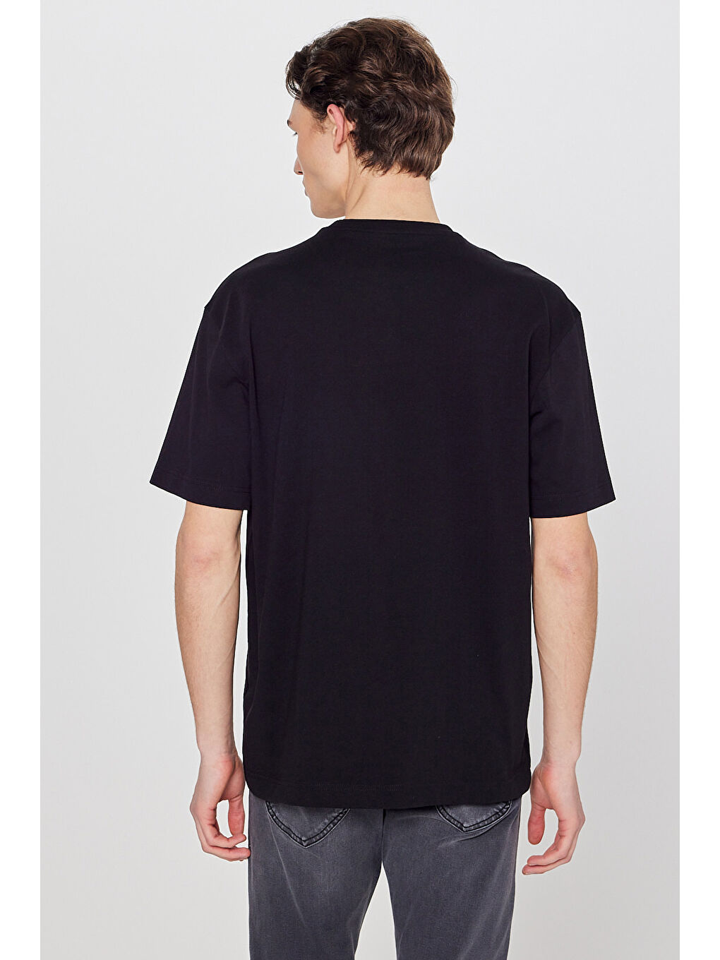 Siyah %100 Pamuk Nefes Alabilir Kumaş Loose Fit Rahat Kesim Logo Detaylı Tişört-4