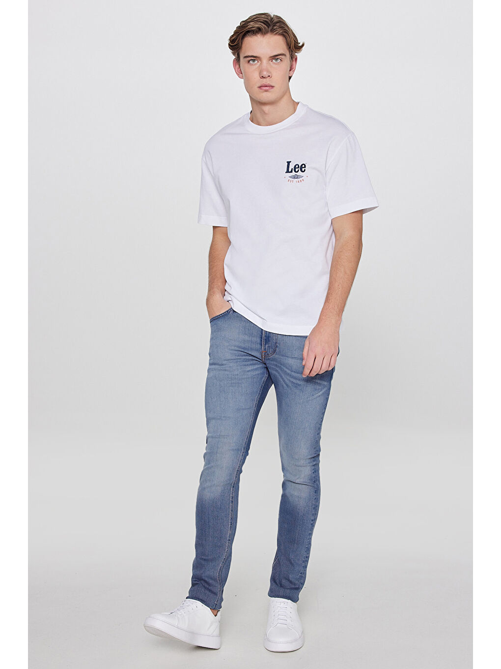 Beyaz %100 Pamuk Relaxed Fit Rahat Kesim Bisiklet Yaka Logo Detaylı Tişört-2