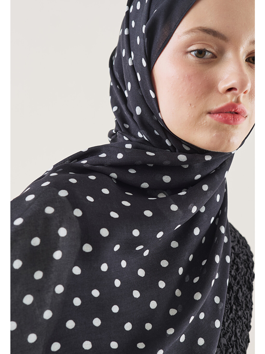 Small Polka Dots Desen Rami Şal Siyah-1