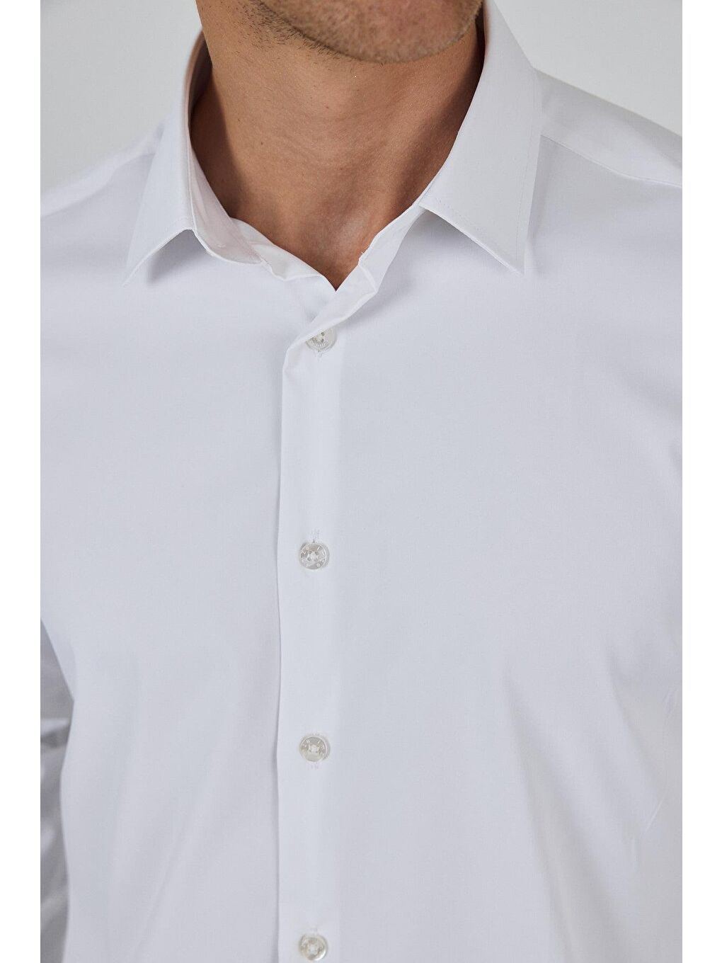 Beyaz Sert Yaka Cepsiz Gabardin Uzun Kol Slim Fit Esnek Gömlek 1004250234-3