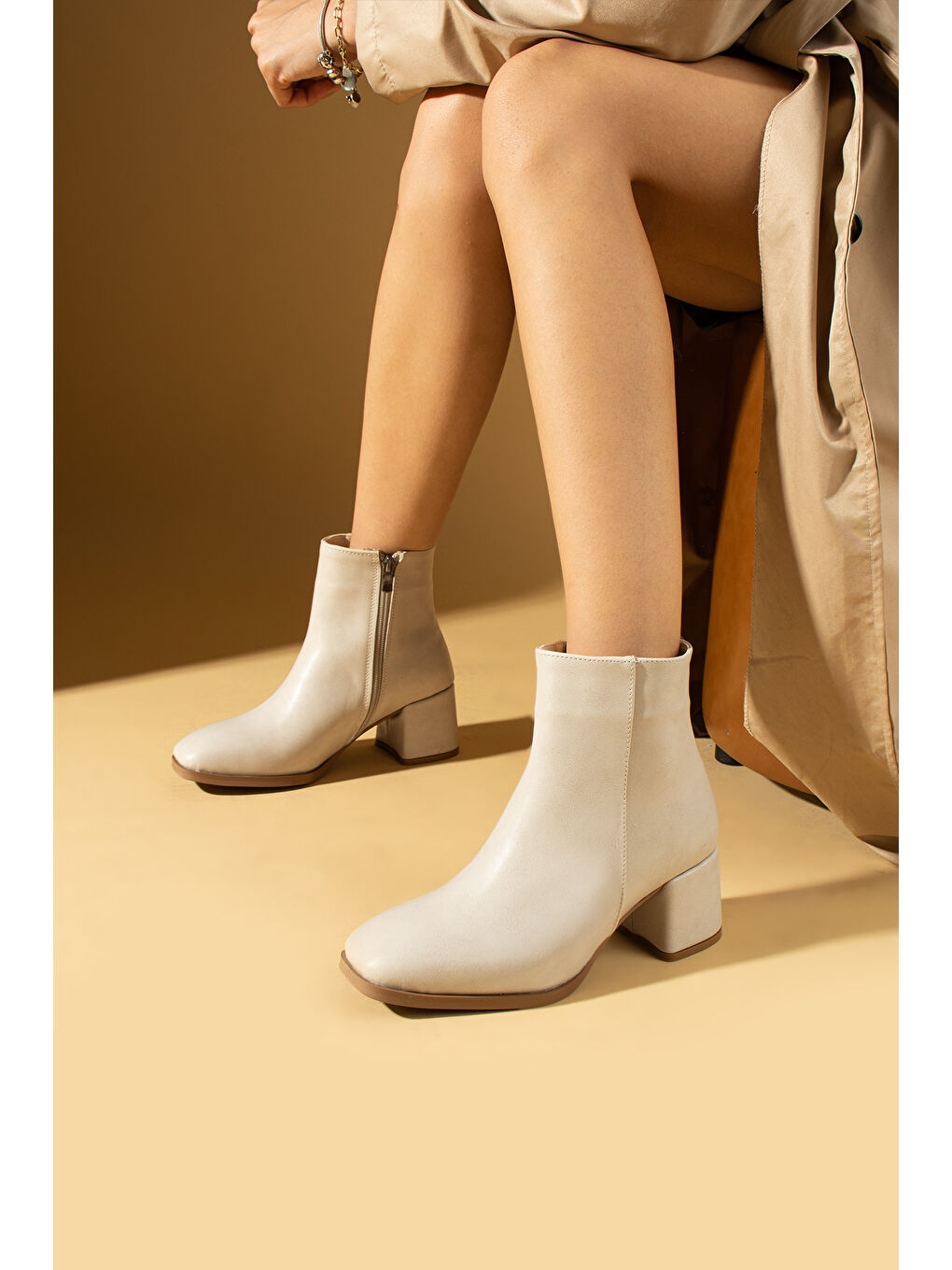 Bej Küt Burunlu Fermuarlı Rahat Taban Kadın Bot 69-5002-24Cilt