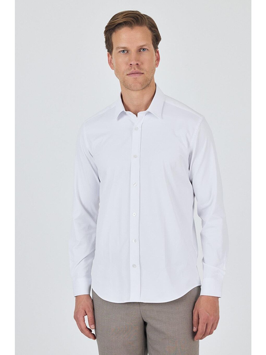 Beyaz Uzun Kol Düz Bez Ayağı Sert Yaka Cepsiz Pamuklu Classic Slim Fit Gömlek 1004250211